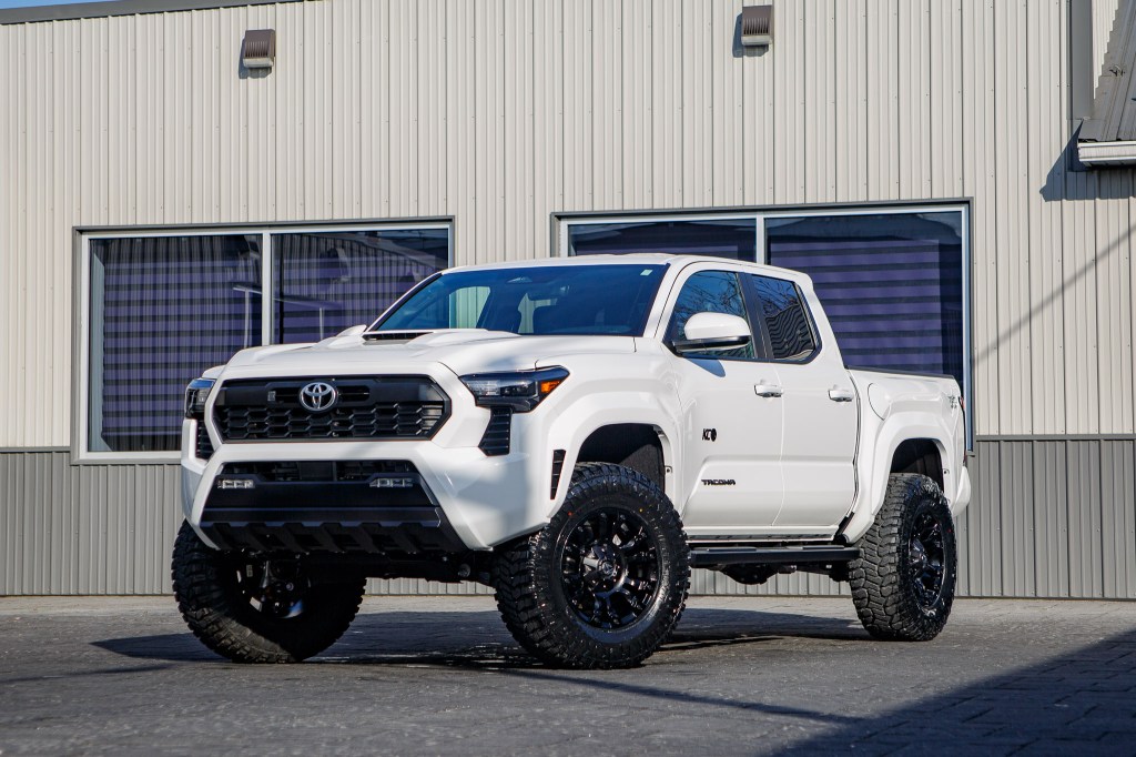 2025 Toyota Tacoma TRD Off-Road with a 3" ReadyLift lift kit, 18x9 Fuel Vapor wheels, and 35" Avix Trailtek R/T tires. 