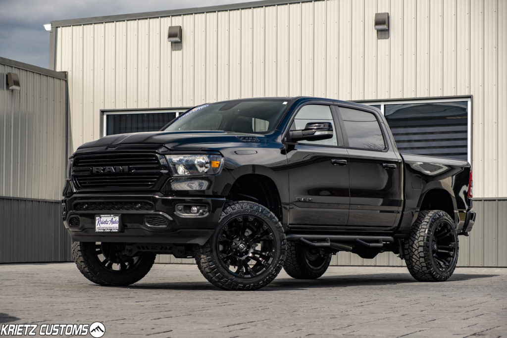 Lifted 2019 Ram 1500 with 22×12 Vapors Gloss Black with 6 Inch Rough Country Lift Kit | Krietz Auto