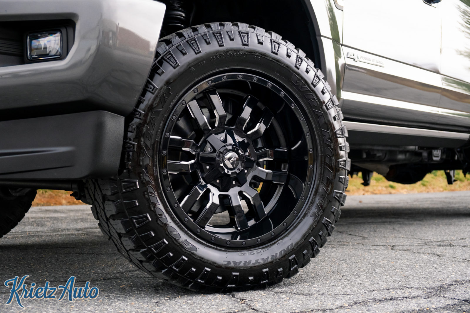 Leveled 2019 Ford F-250 with 20×10 Fuel Sledge and 2.5 inch ReadyLIFT ...