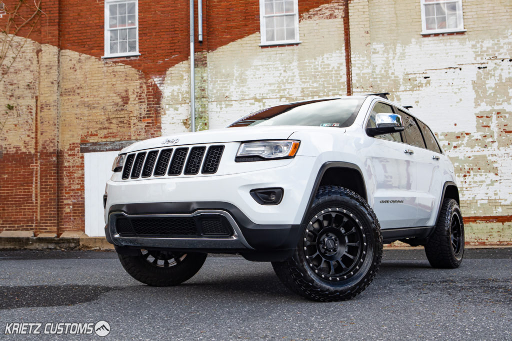 Lifted 2015 Jeep Grand Cherokee with 18×9 Pro Comp 5034