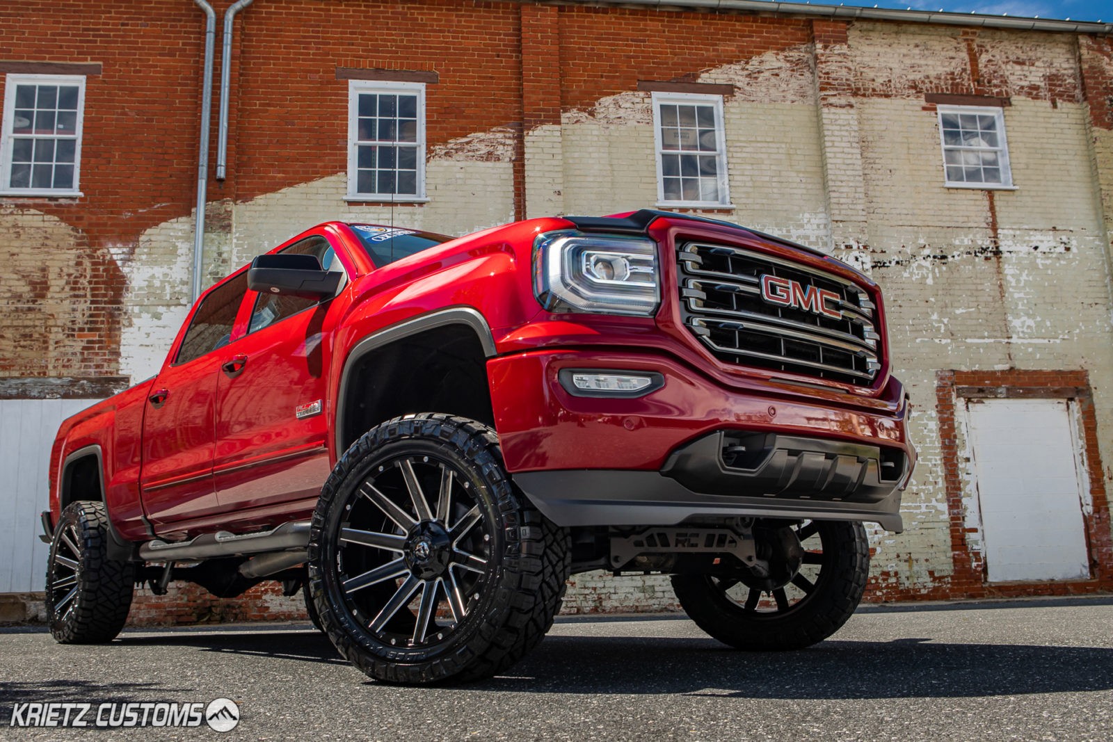 Lifted 2018 GMC Sierra 1500 with 22×10 Fuel Contra Wheels and 7 inch