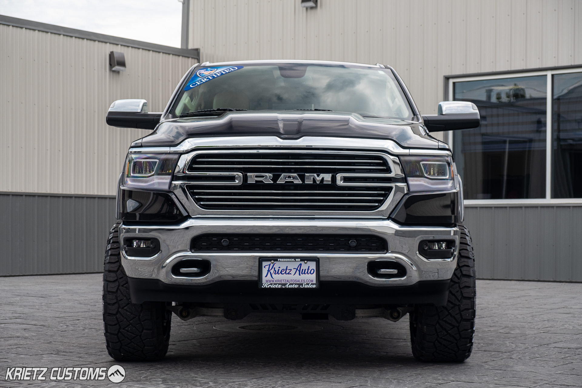 Lifted 2019 Ram 1500 with 22×12 Fuel Vapor Wheels and 6 Inch Rough