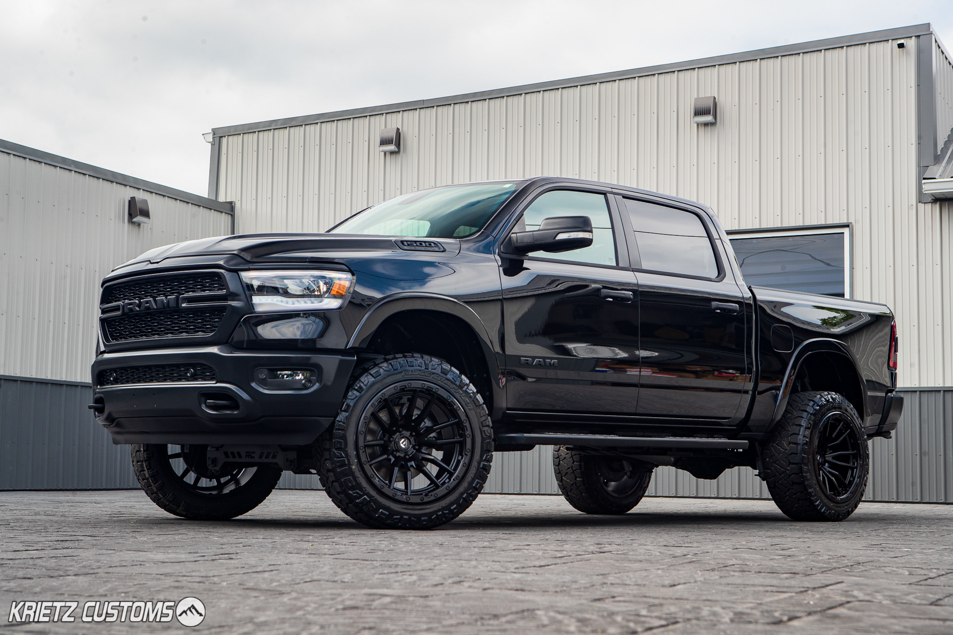 Lifted 2020 Ram 1500 with 22×12 Fuel Rebel Wheels and 6 Inch Rough