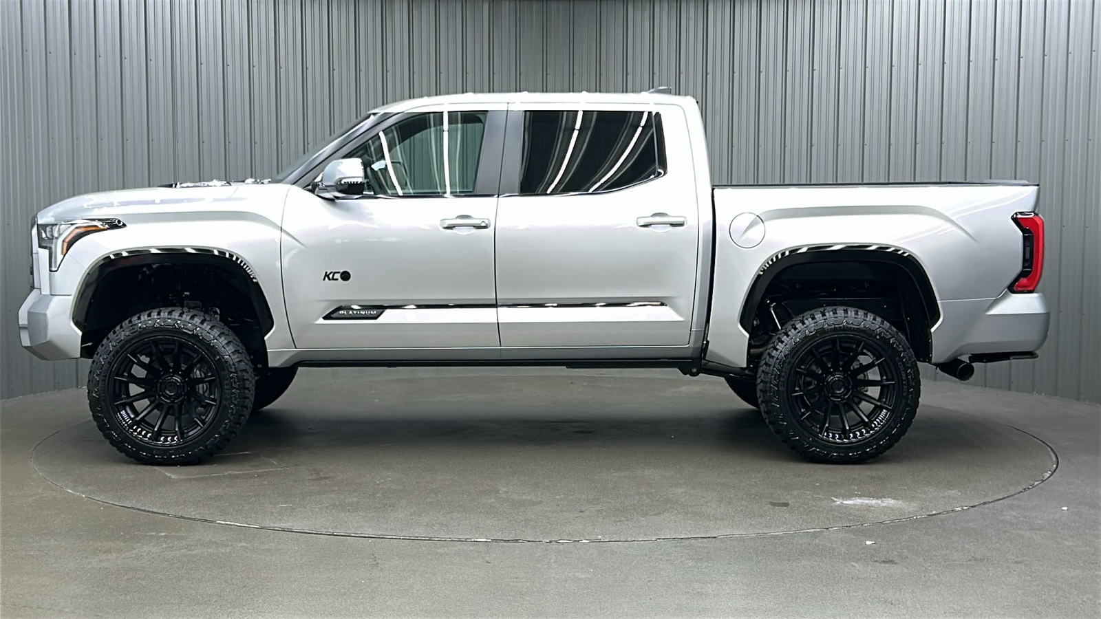 2024 Toyota Tundra Platinum photo 2