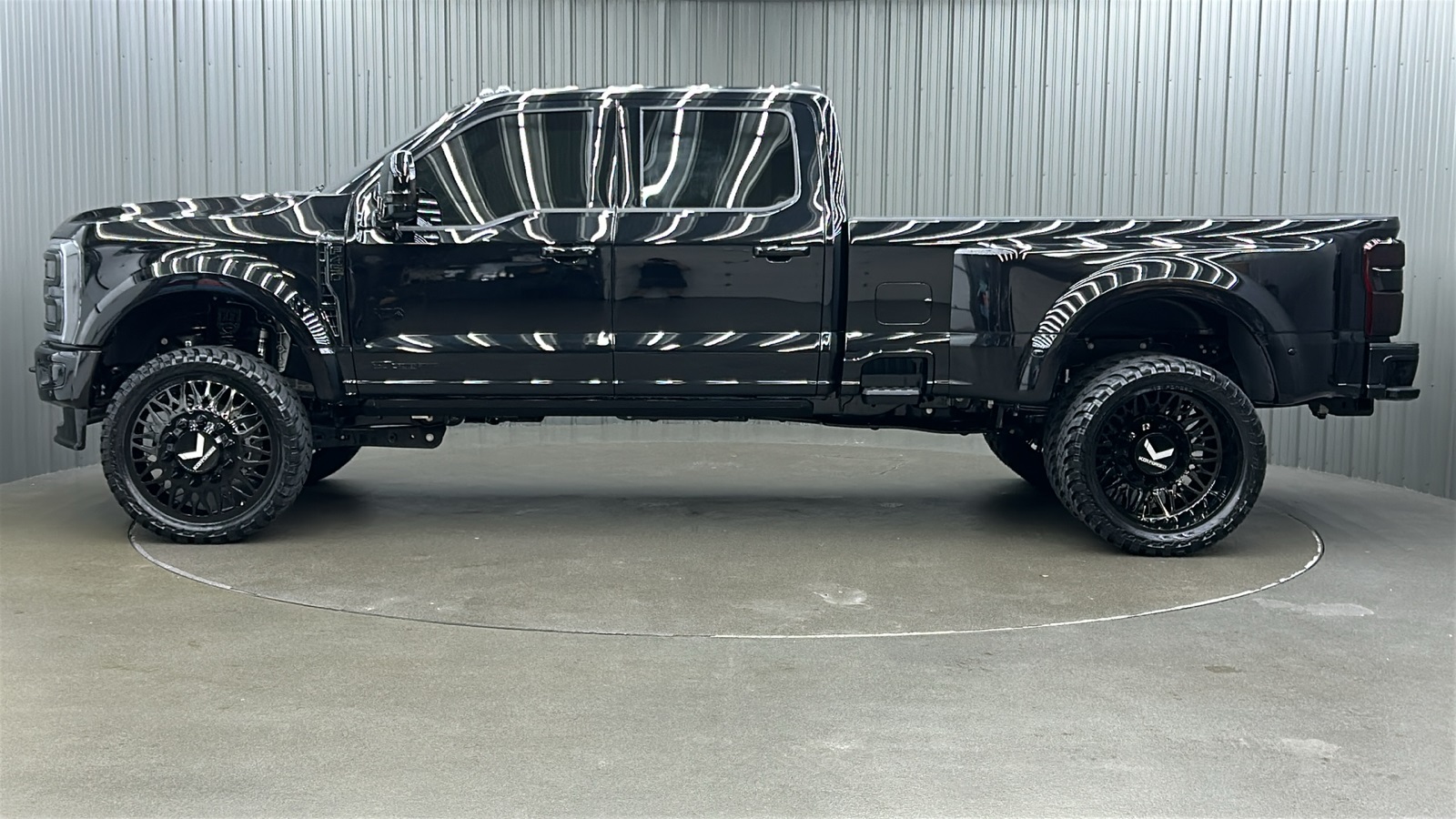 2025 Ford F-450 photo 2