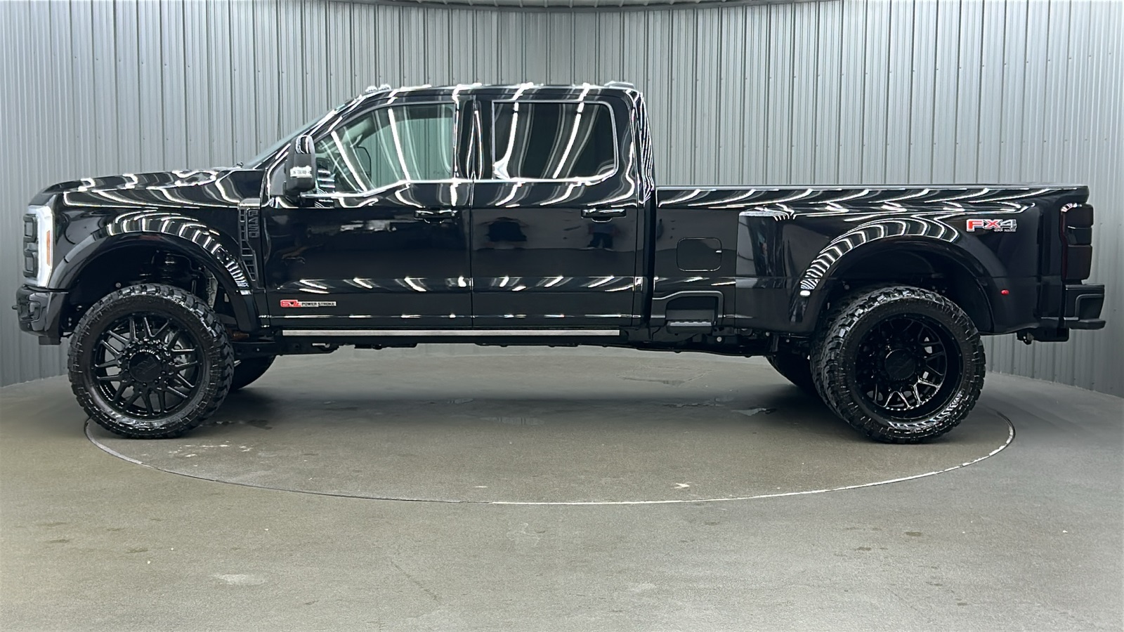 2025 Ford F-450 photo 2