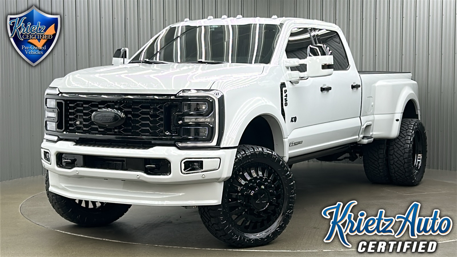 2025 Ford F-450 Super Duty Platinum's photo