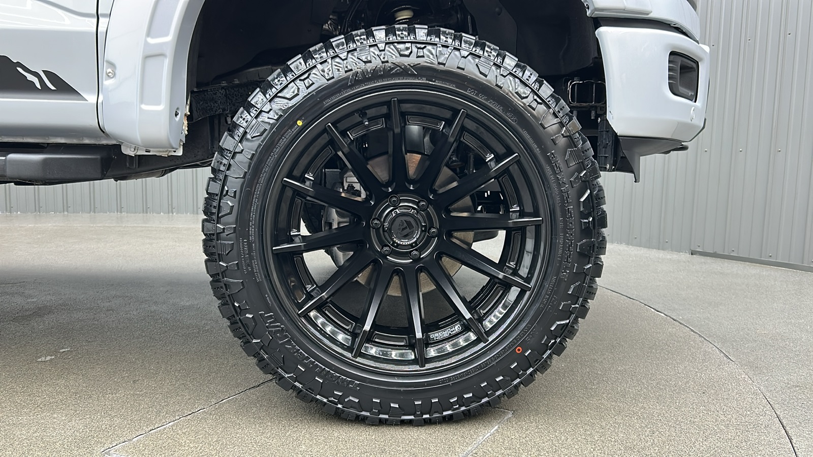2025 Ford F-150 XLT photo 9