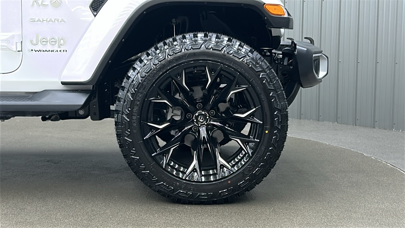 2024 Jeep Wrangler Sahara W photo 10