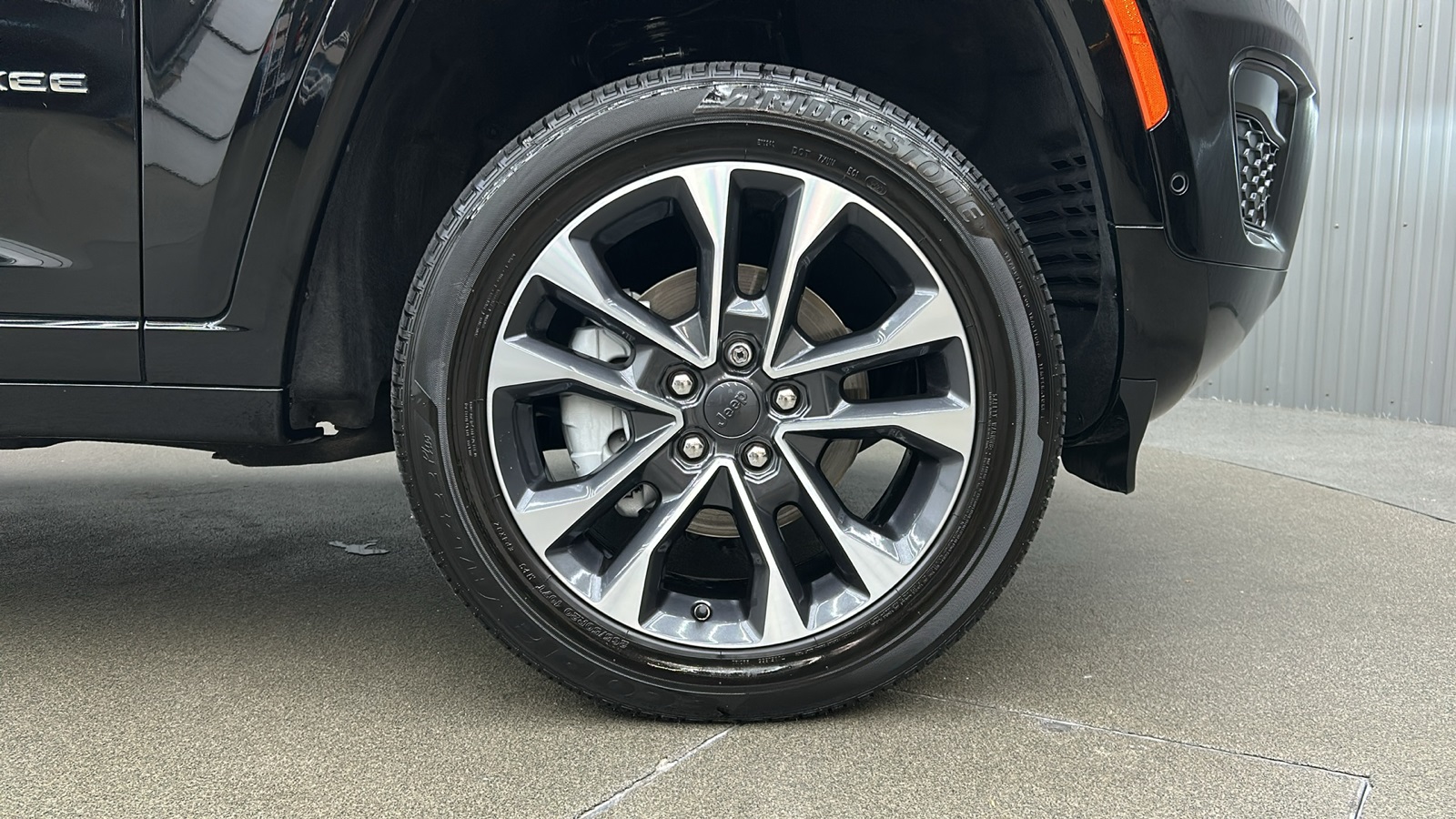 2023 Jeep Grand Cherokee Overland photo 6