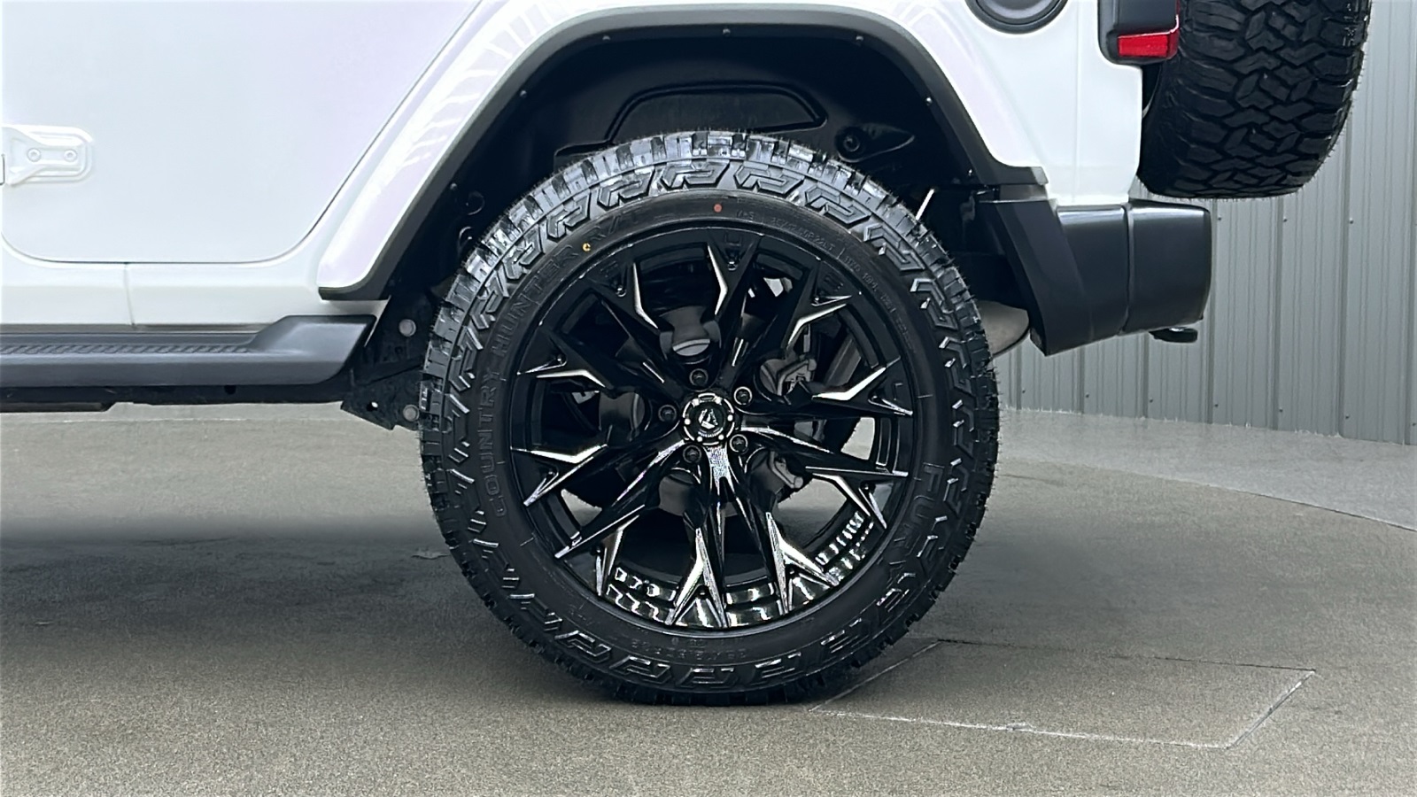 2024 Jeep Wrangler Sahara W photo 11