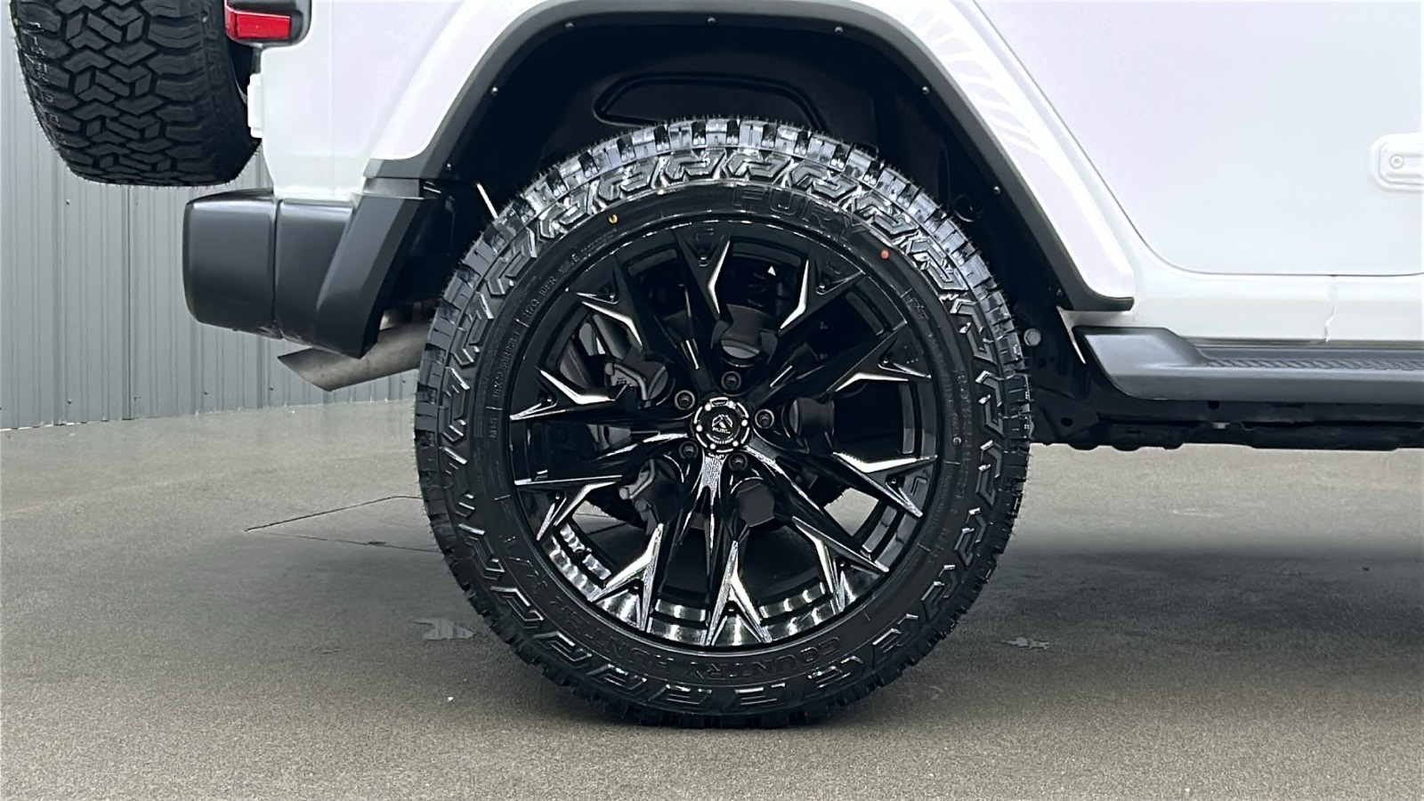 2024 Jeep Wrangler Sahara W photo 12