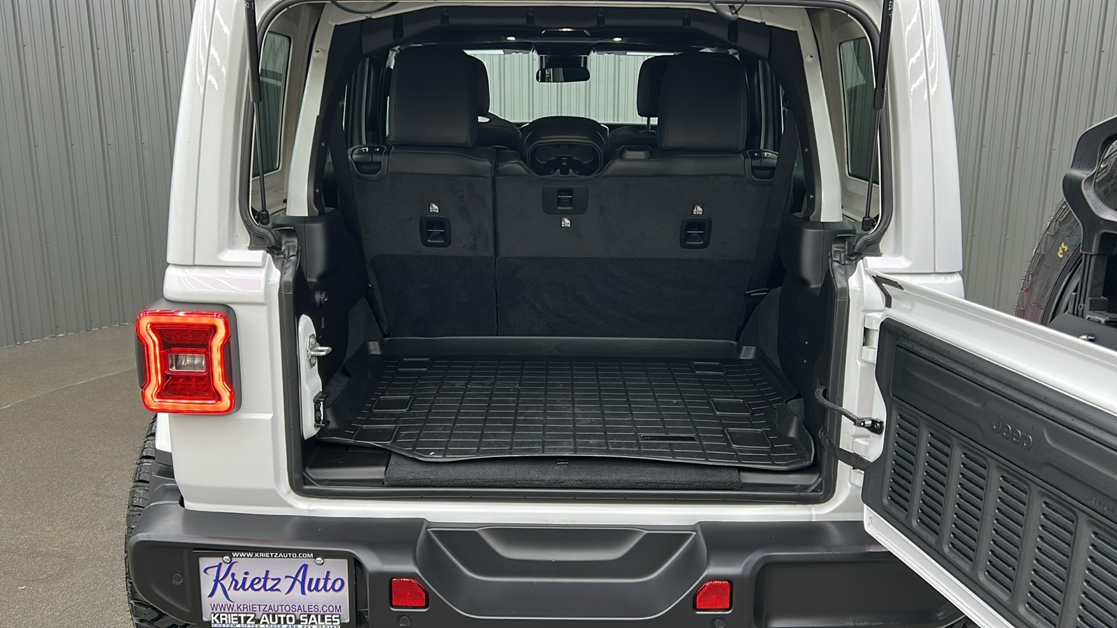 2024 Jeep Wrangler Sahara W photo 13
