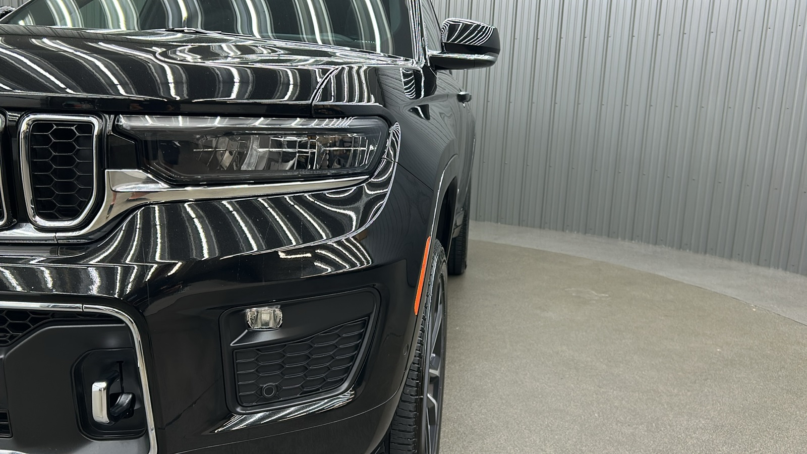 2023 Jeep Grand Cherokee Overland photo 9