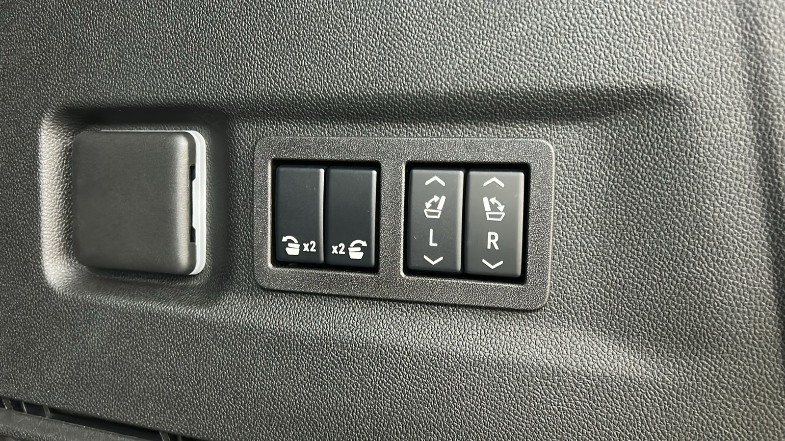 2025 Gmc Yukon XL Denali Ultimate photo 16