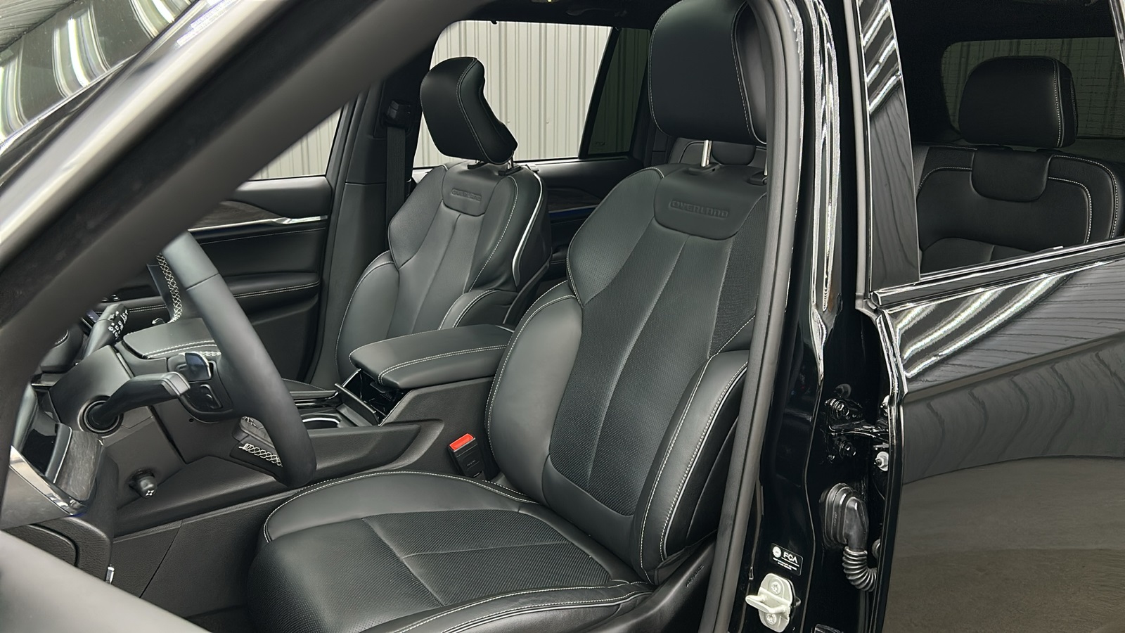 2023 Jeep Grand Cherokee Overland photo 13