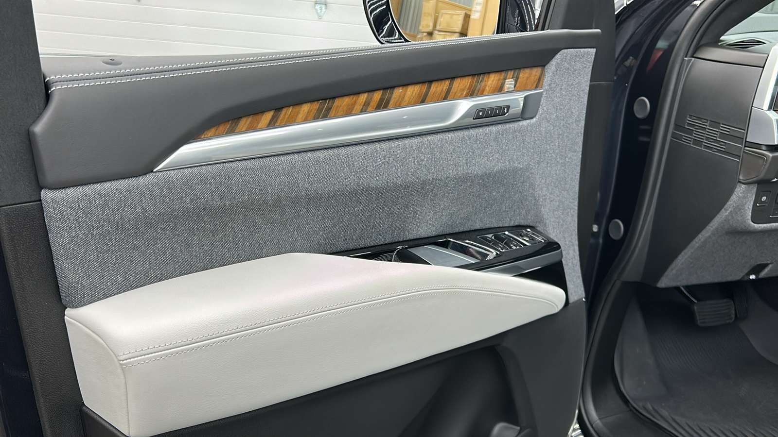 2025 Cadillac Escalade Sport Platinum photo 18