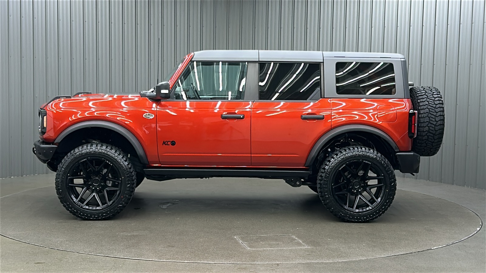 2023 Ford Bronco Wildtrak photo 2