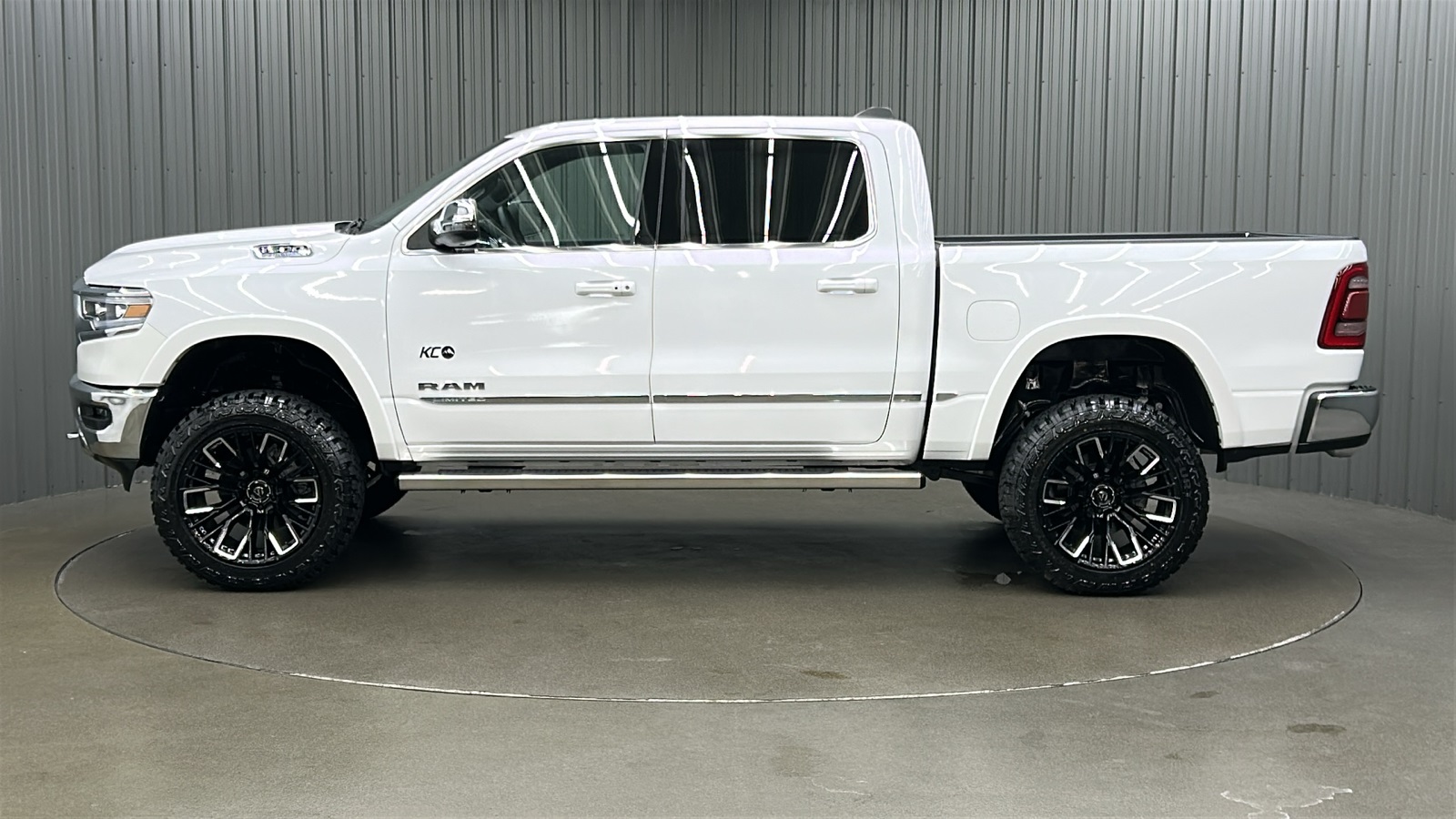 2024 Ram 1500 Limited photo 2
