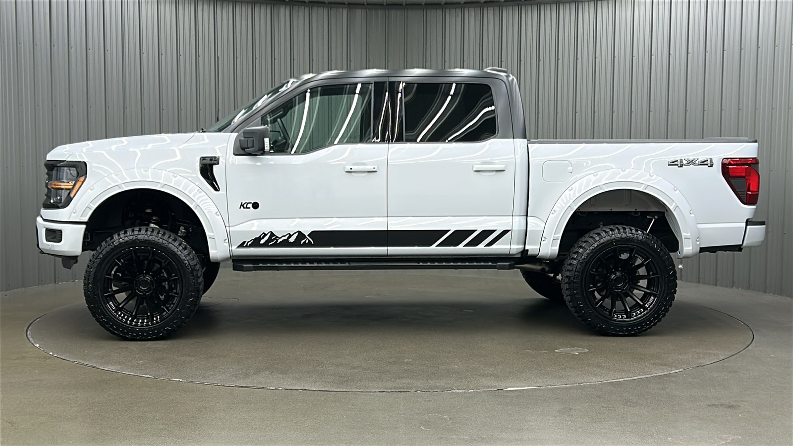 2025 Ford F-150 XLT photo 2