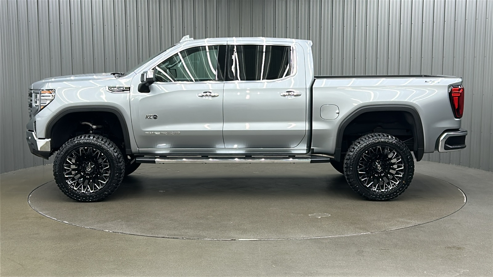 2025 Gmc Sierra 1500 SLT photo 2