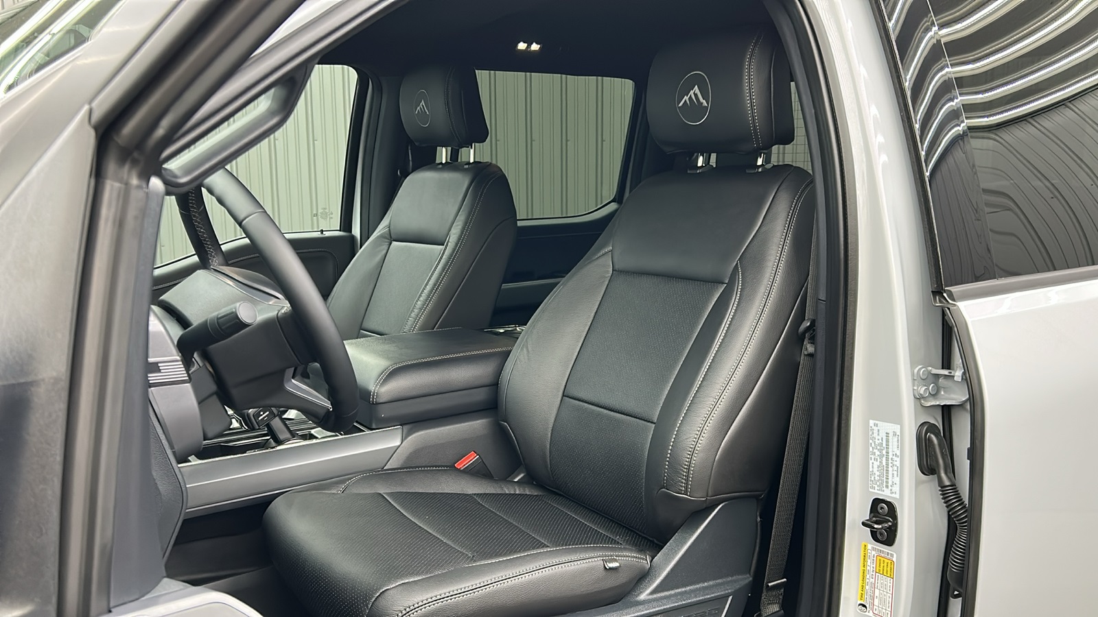 2025 Ford F-150 XLT photo 19