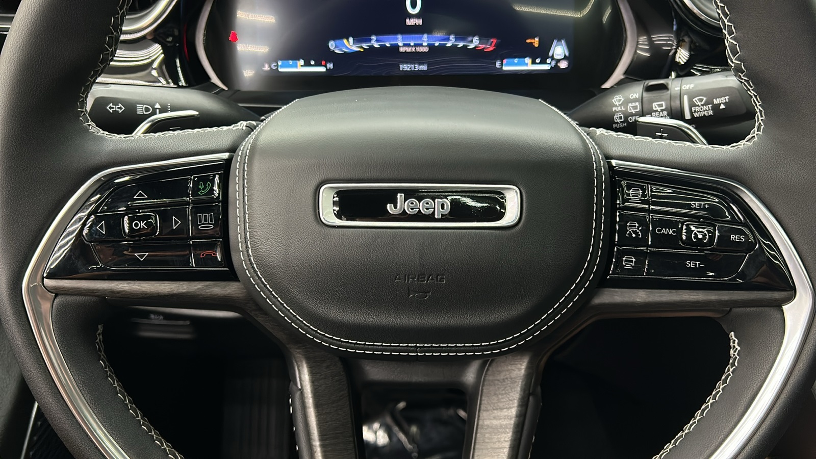 2023 Jeep Grand Cherokee Overland photo 17