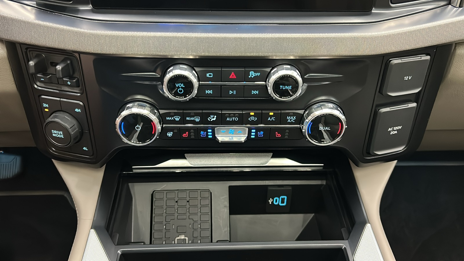2025 Ford F-450 photo 23