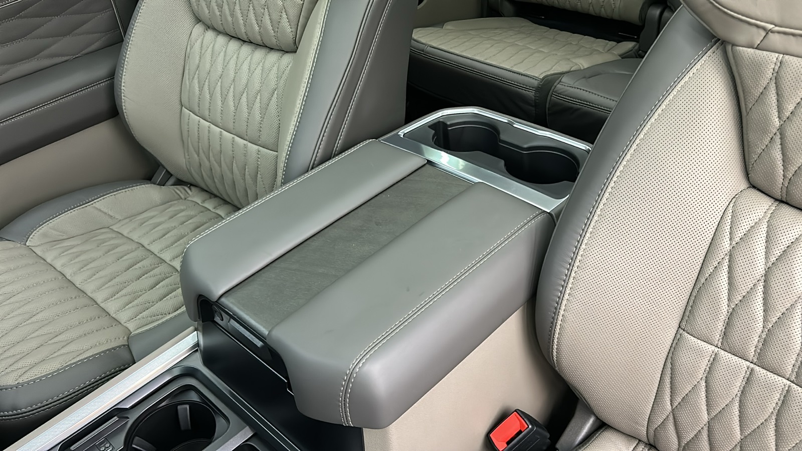 2025 Ford F-450 photo 25