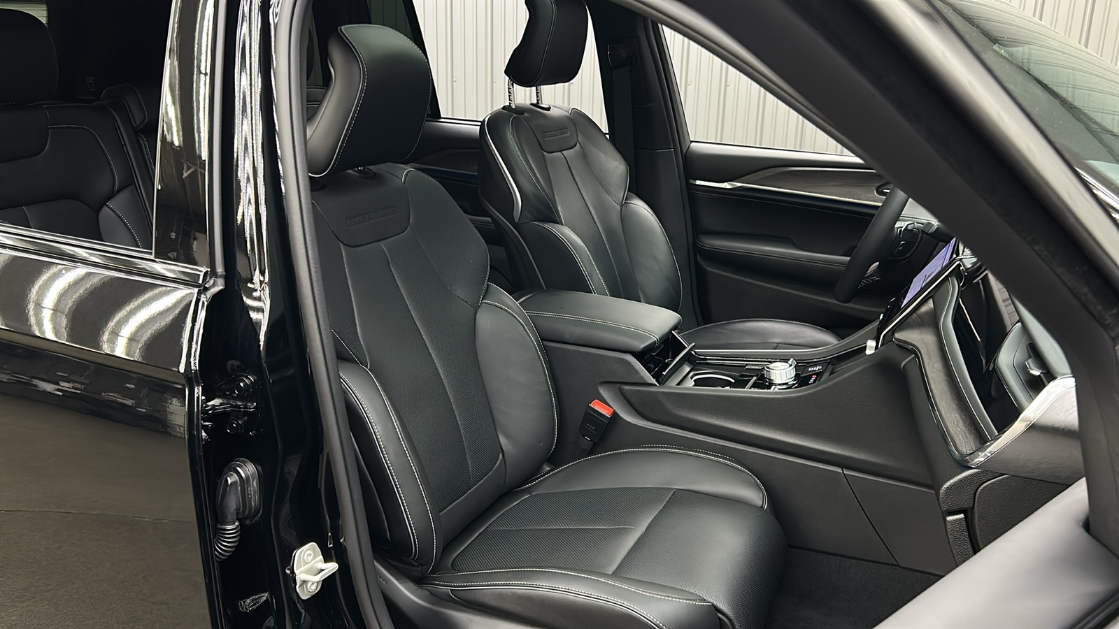 2023 Jeep Grand Cherokee Overland photo 22