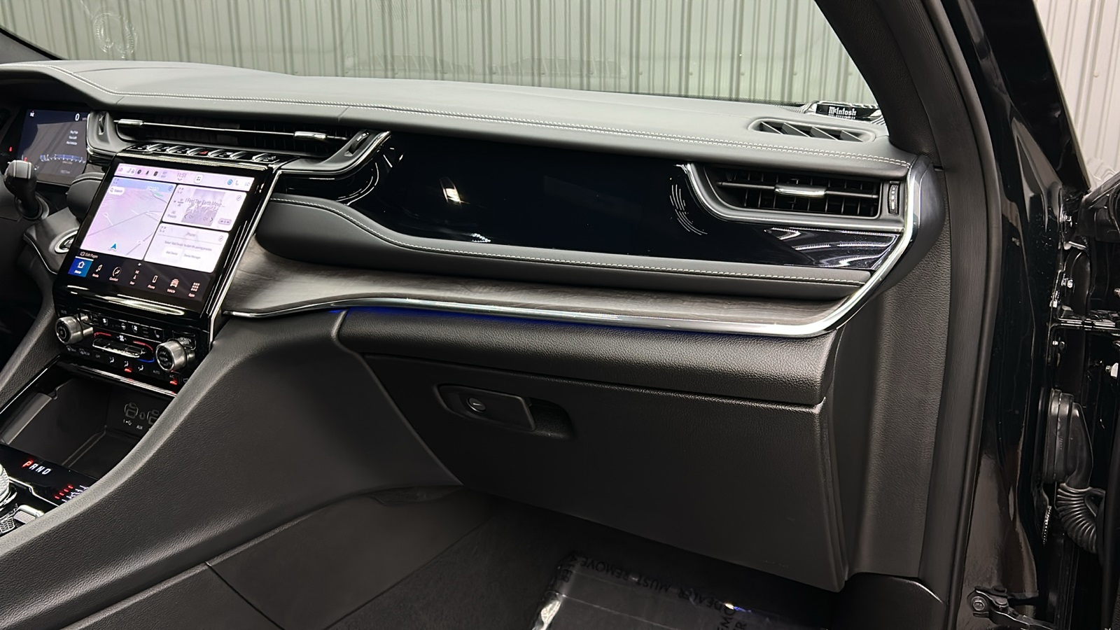 2023 Jeep Grand Cherokee Overland photo 23