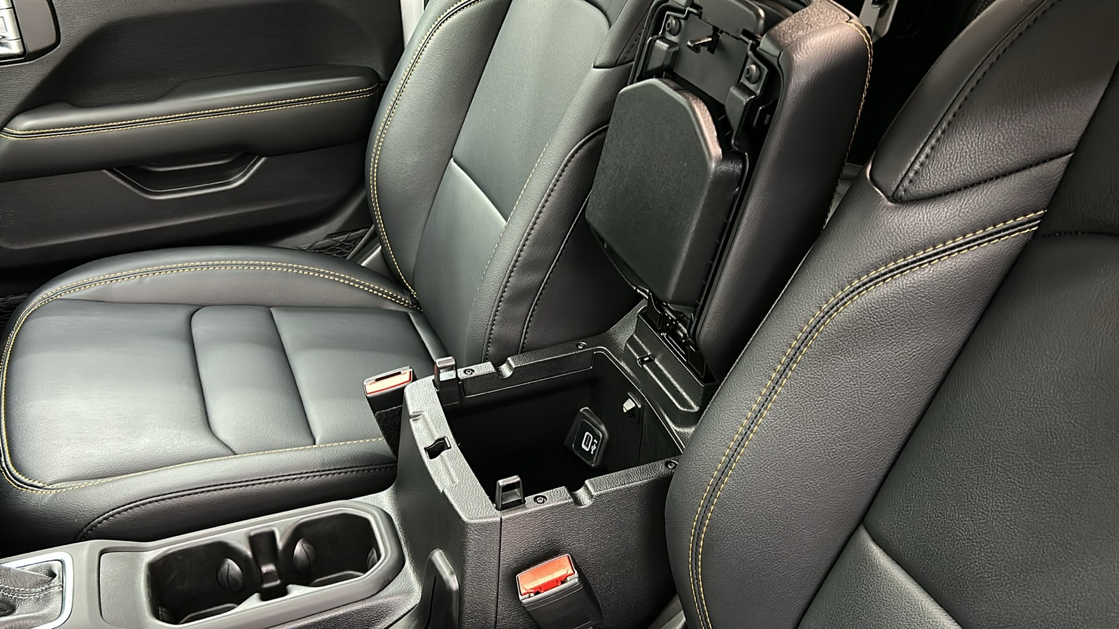 2024 Jeep Wrangler Sahara W photo 27