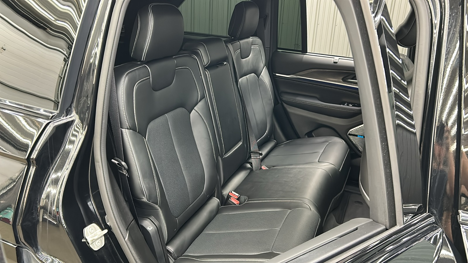 2023 Jeep Grand Cherokee Overland photo 24