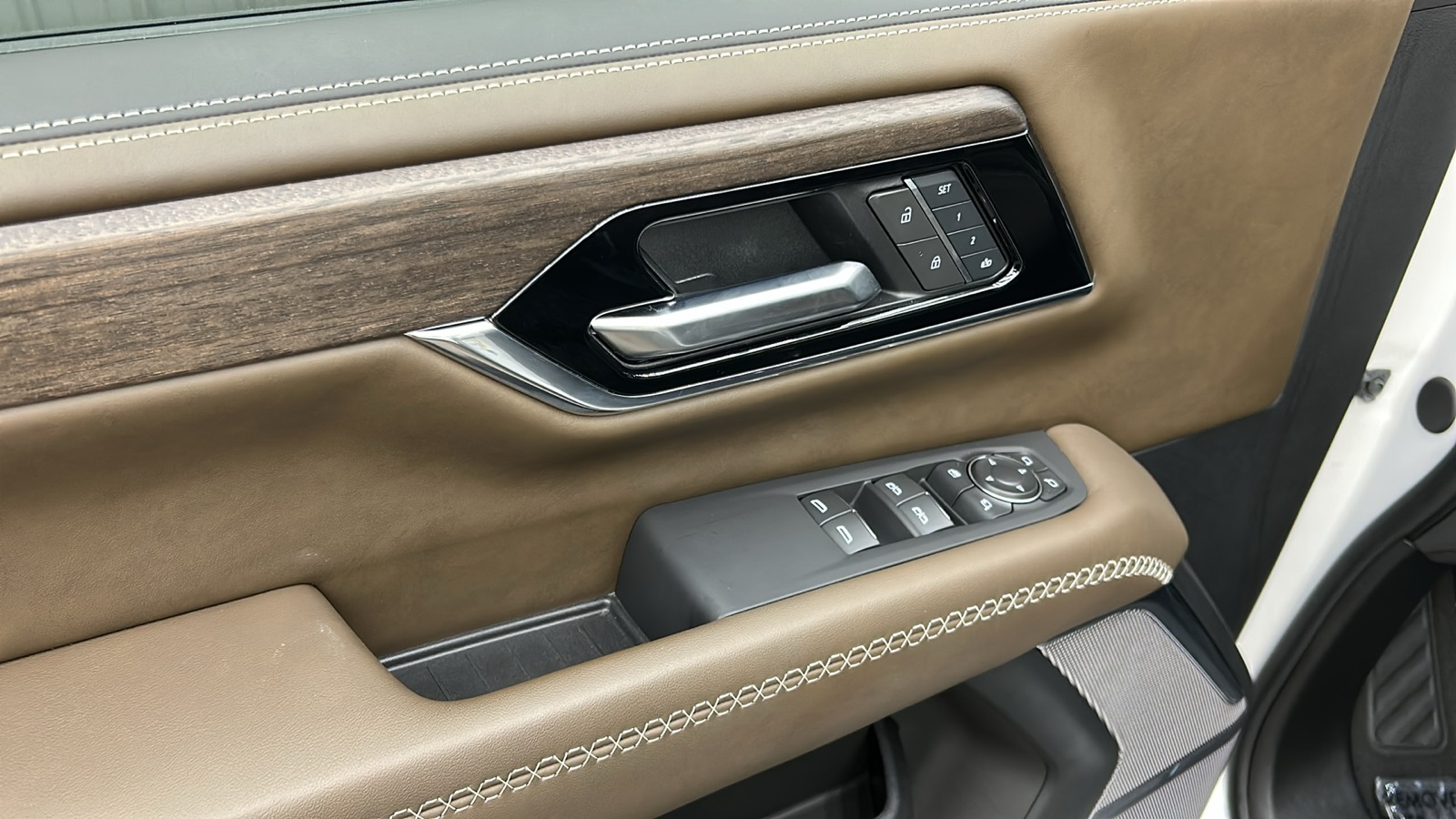 2025 Gmc Yukon Denali Ultimate photo 29