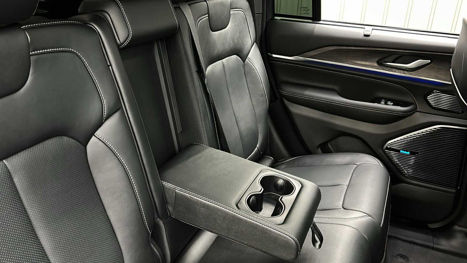 2023 Jeep Grand Cherokee Overland photo 26
