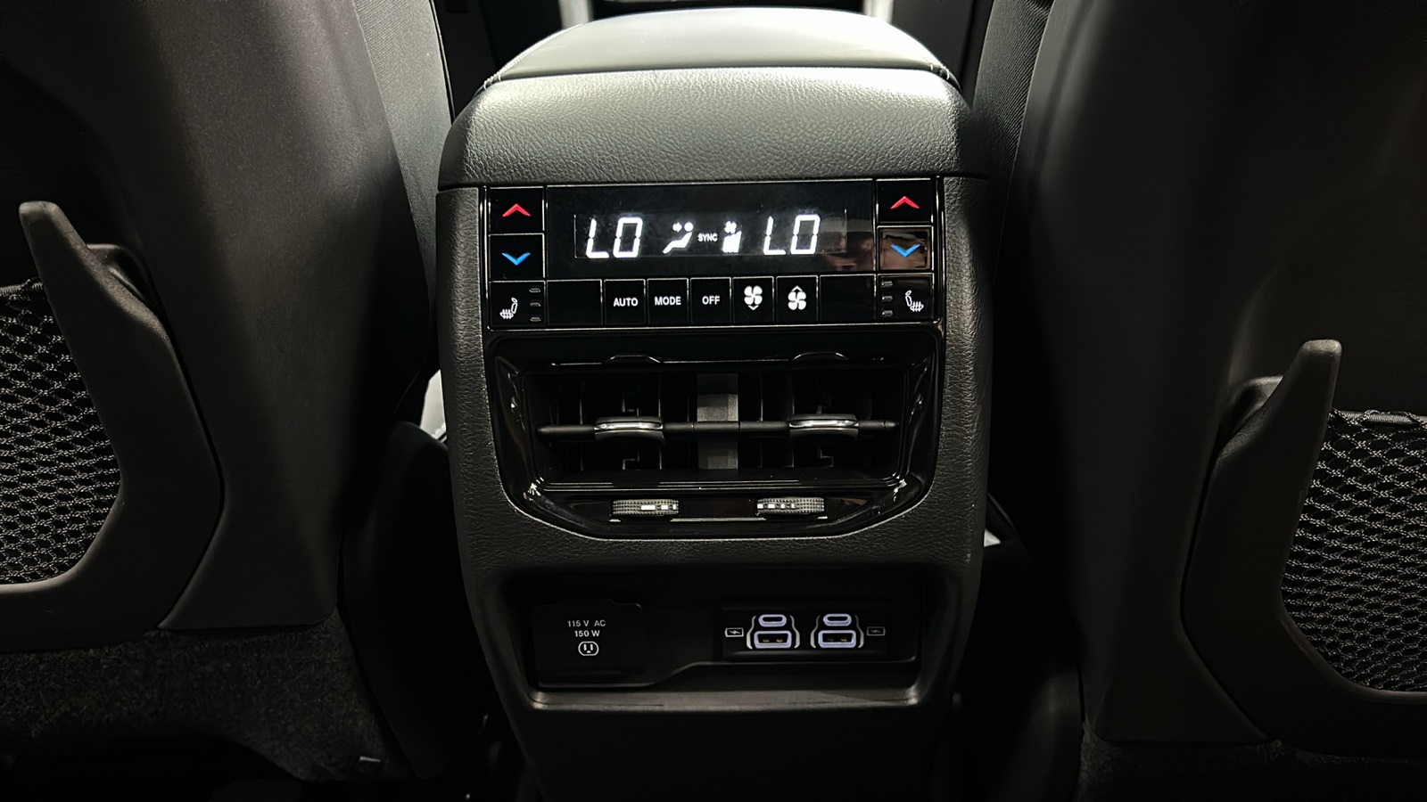 2023 Jeep Grand Cherokee Overland photo 27