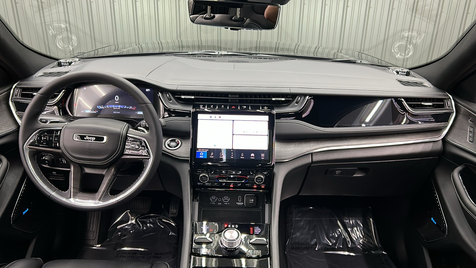 2023 Jeep Grand Cherokee Overland photo 28