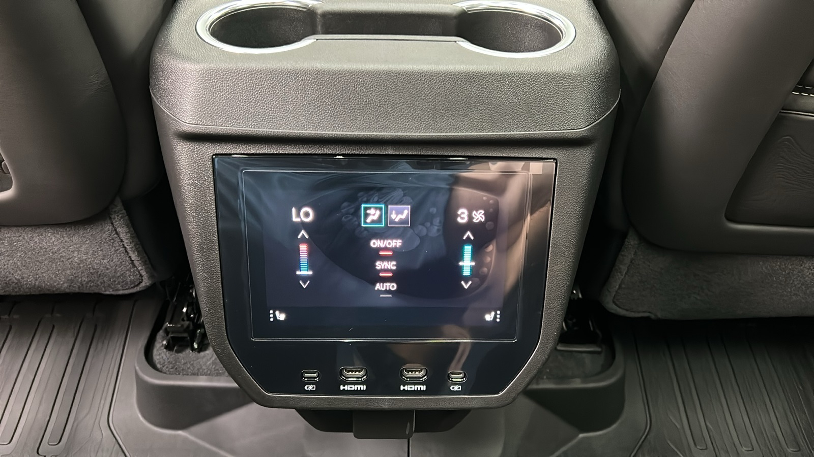 2025 Gmc Yukon XL Denali Ultimate photo 35