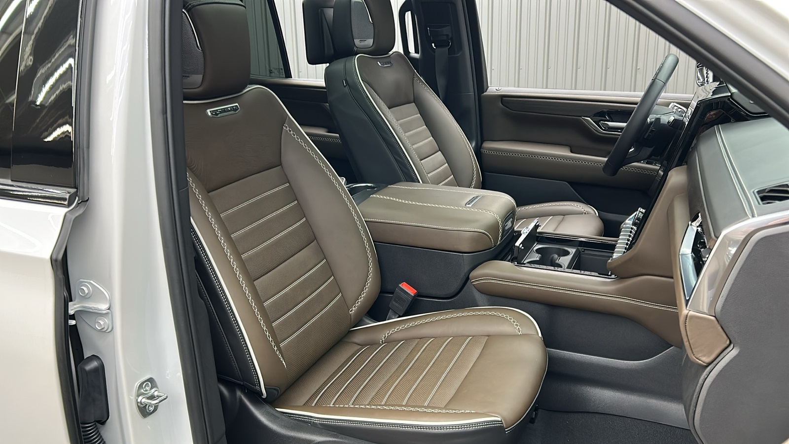 2025 Gmc Yukon Denali Ultimate photo 35