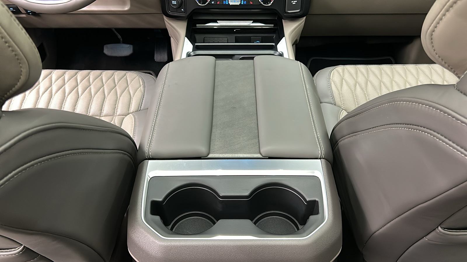 2025 Ford F-450 photo 37