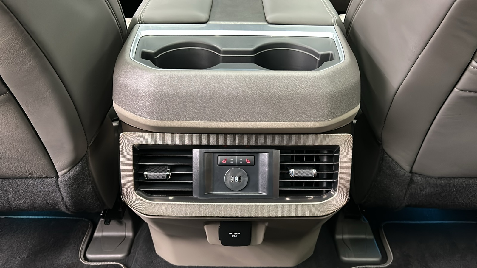 2025 Ford F-450 photo 38