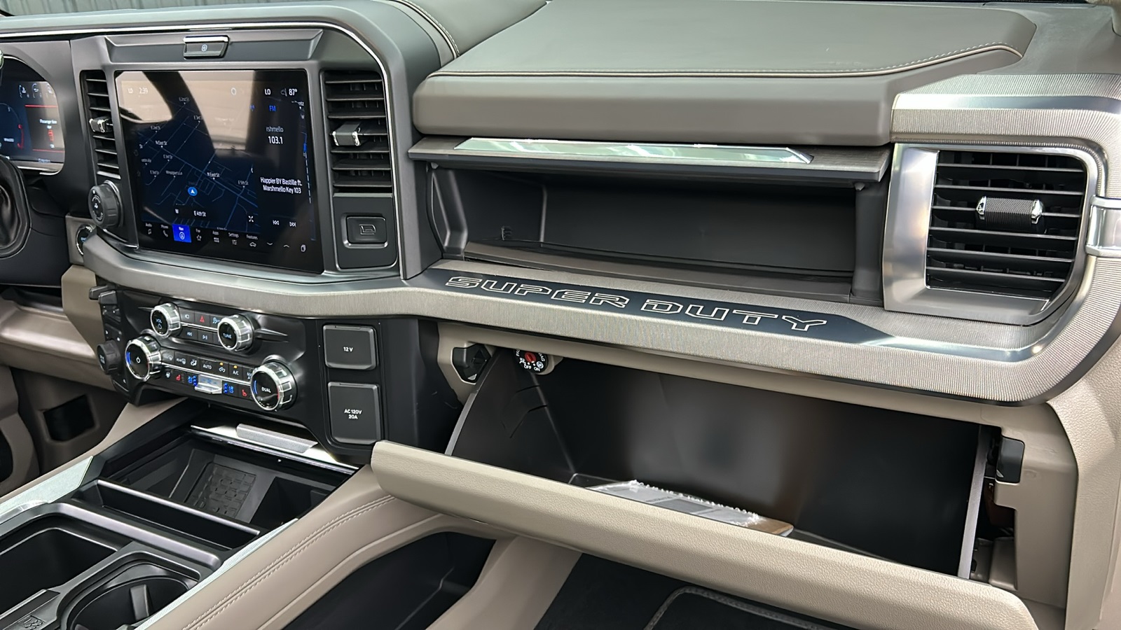 2025 Ford F-450 photo 39