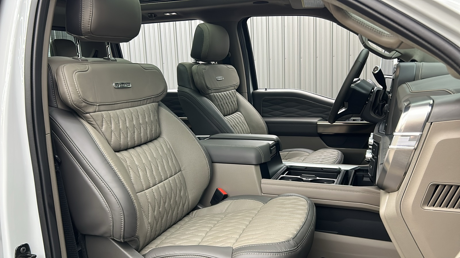 2025 Ford F-450 photo 40
