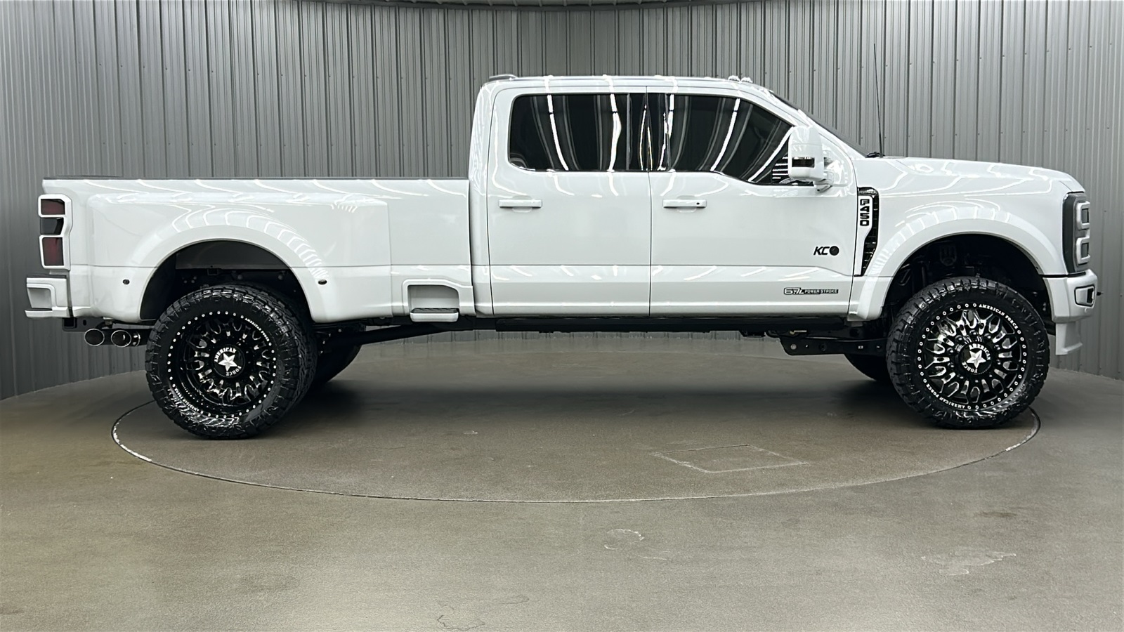 2025 Ford F-450 photo 6