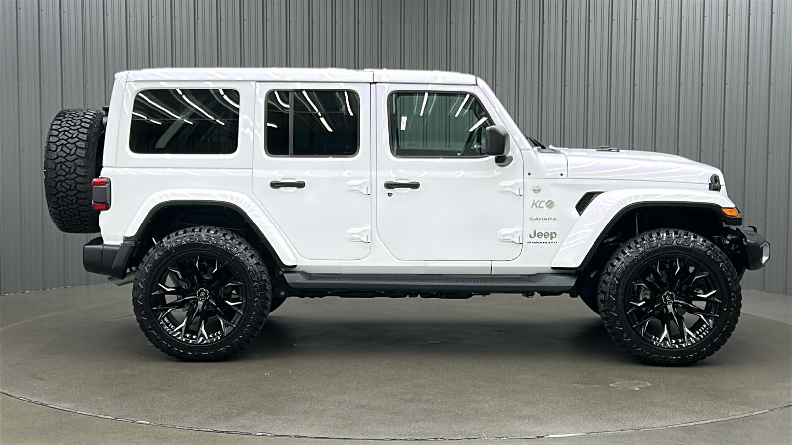 2024 Jeep Wrangler Sahara W photo 6