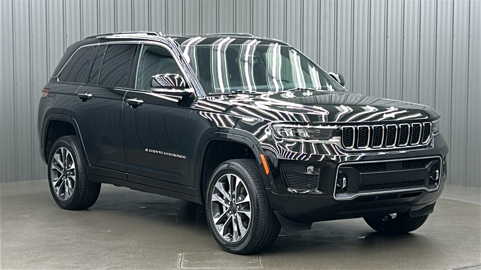 2023 Jeep Grand Cherokee Overland photo 3