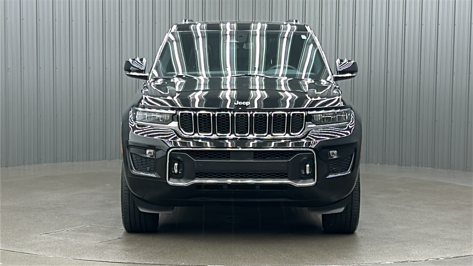 2023 Jeep Grand Cherokee Overland photo 4