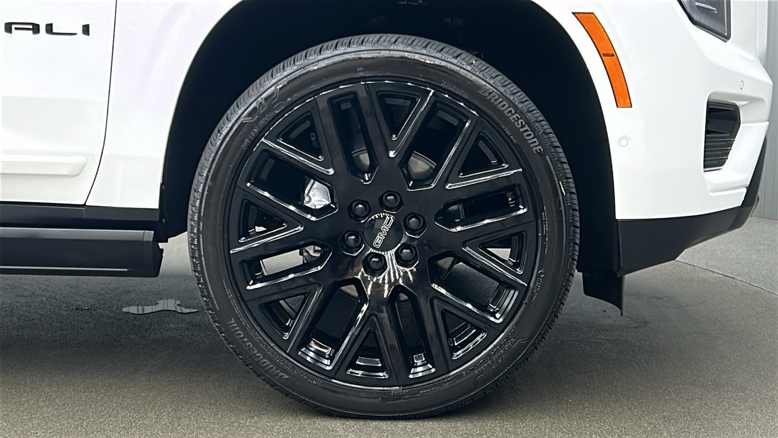 2025 Gmc Yukon Denali Ultimate photo 8