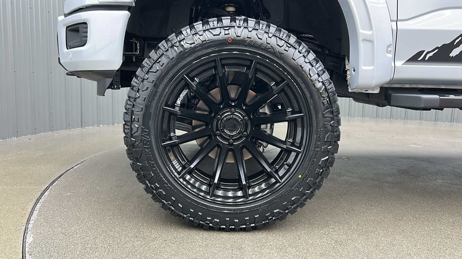 2025 Ford F-150 XLT photo 8