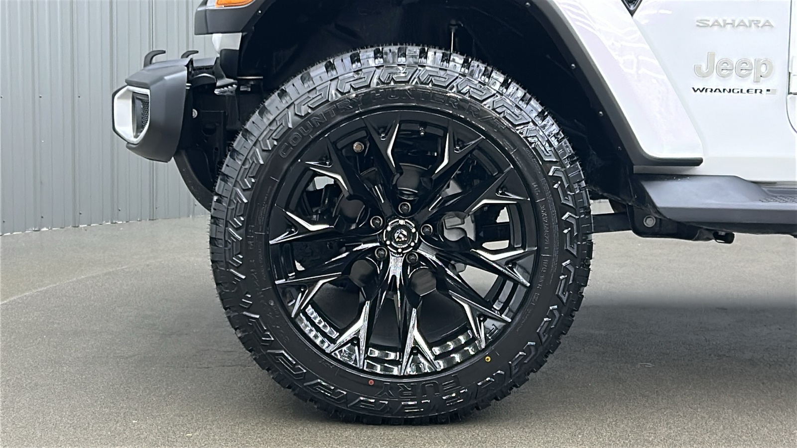 2024 Jeep Wrangler Sahara W photo 9